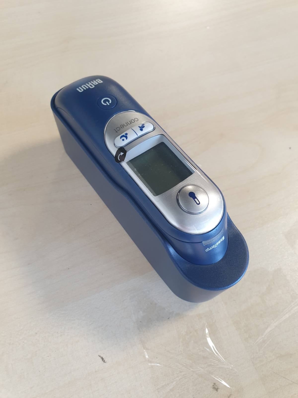 275045 - BRAUN Termometër veshi ThermoScan® 7+, i pajtueshëm me aplikacionin Braun Family Care™, Teknologjia Age Precision®, ekran dixhital me kodim ngjyrash, për foshnje dhe fëmijë të vegjël.