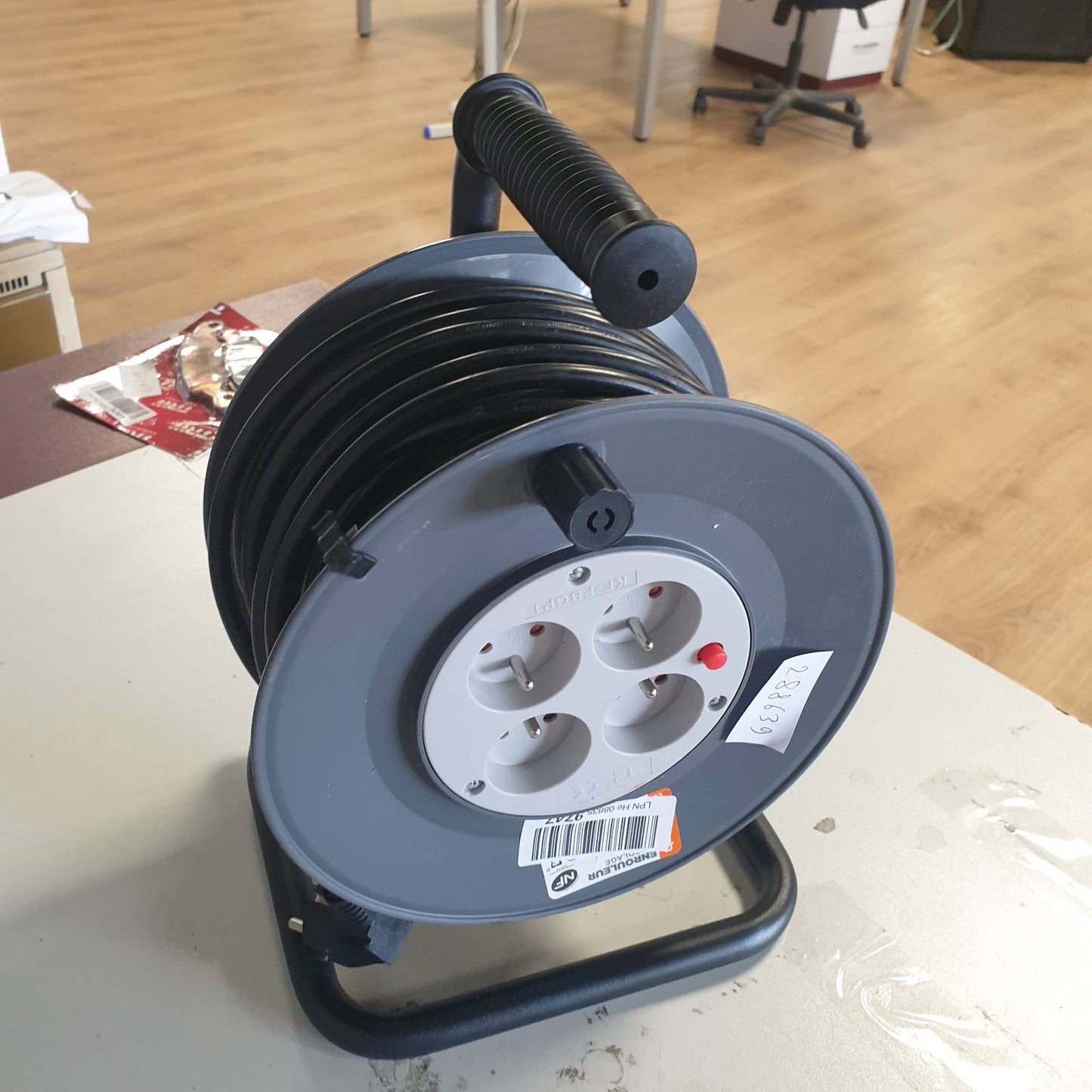 288639 - ZENITECH H05VV-F 4-Prize 3G1.5mm² 25m Bobinë Kablli + Ndërprerës Qarku - Gri