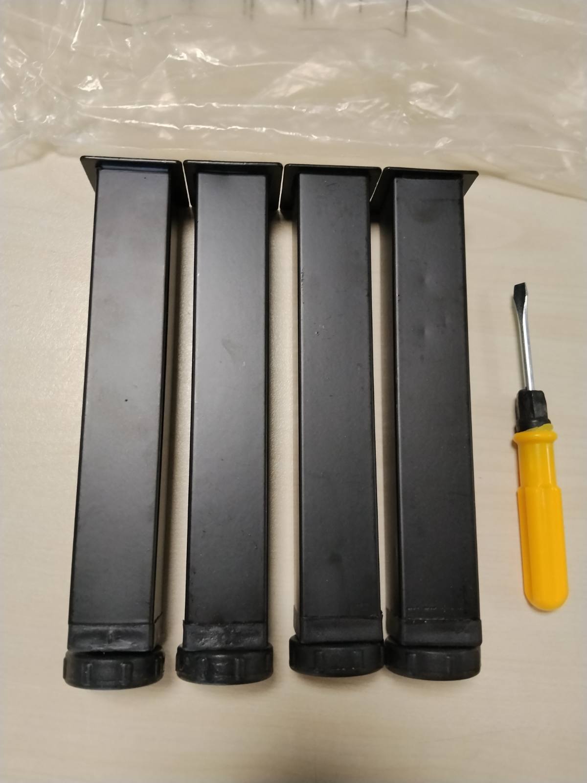 322706 - QWORK® Set me 4 këmbë të rregullueshme 20-22 cm për bazat e shtretërve - Çelik i fortë - Vida të përfshira