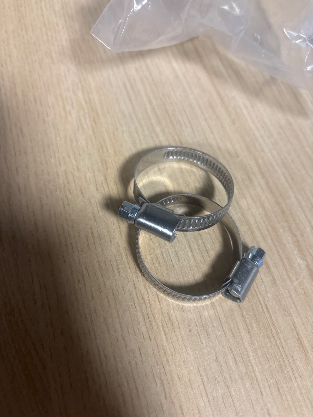289367 - GARDENA Kapëse tubi çeliku për fiksimin e tubit, diapazon shtrëngimi 7-11 mm, gjerësi brezi 5 mm, me krimb (7197-20)