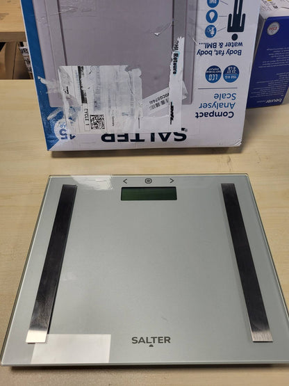275468 - SALTER Peshorja kompakte prej qelqi për analizën e trupit, kapacitet 150 kg, ekran LCD, teknologji me hapa sipër, bateri të përfshira
