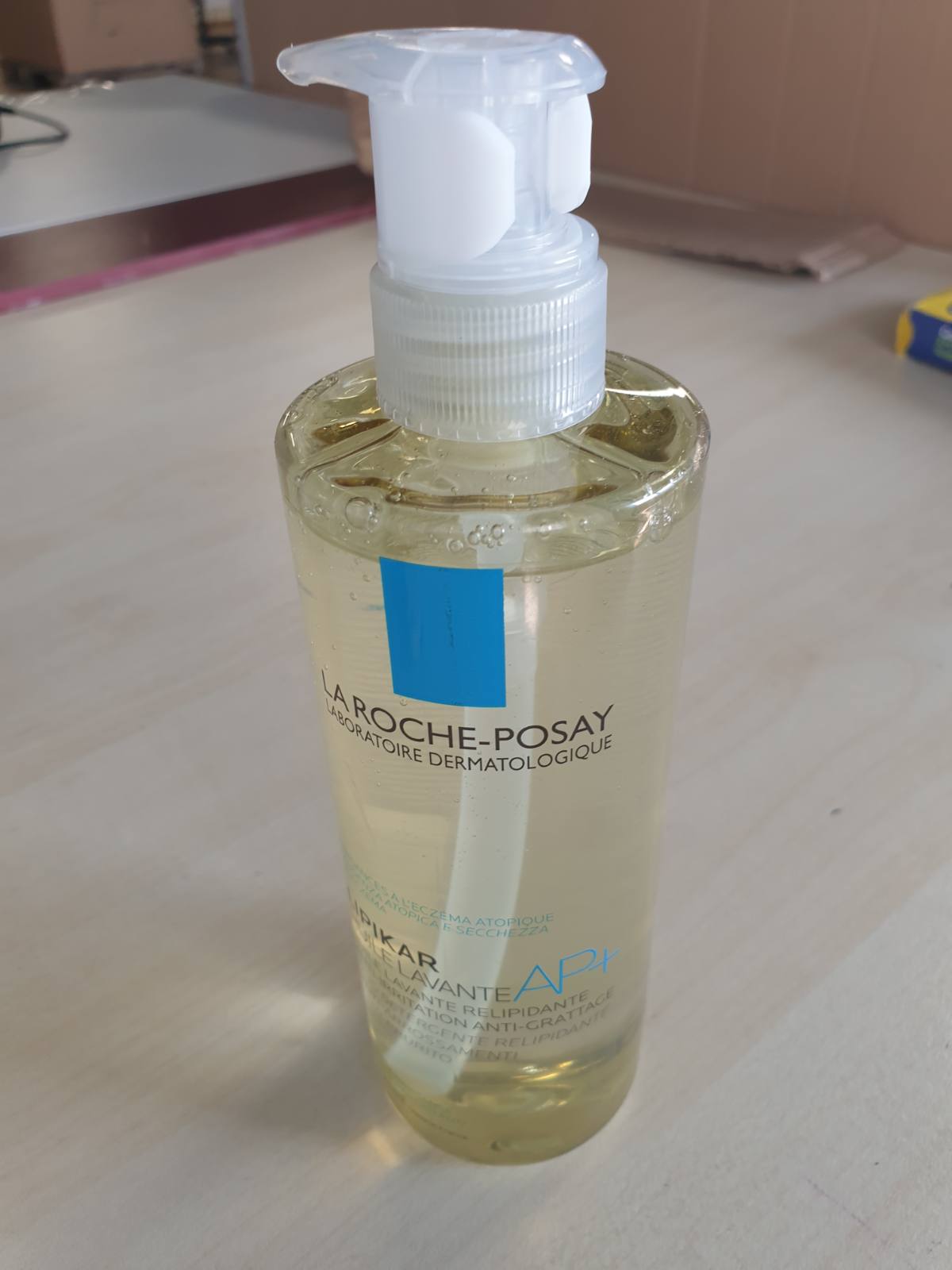 275458 - LA ROCHE-POSAY Vaj Pastrues Lipikar AP+, 400 ml, për lëkurë të ndjeshme, ultra-hidratues, formulë me Aqua Posae Filiformis, Gjalpë Shea, Niacinamidë