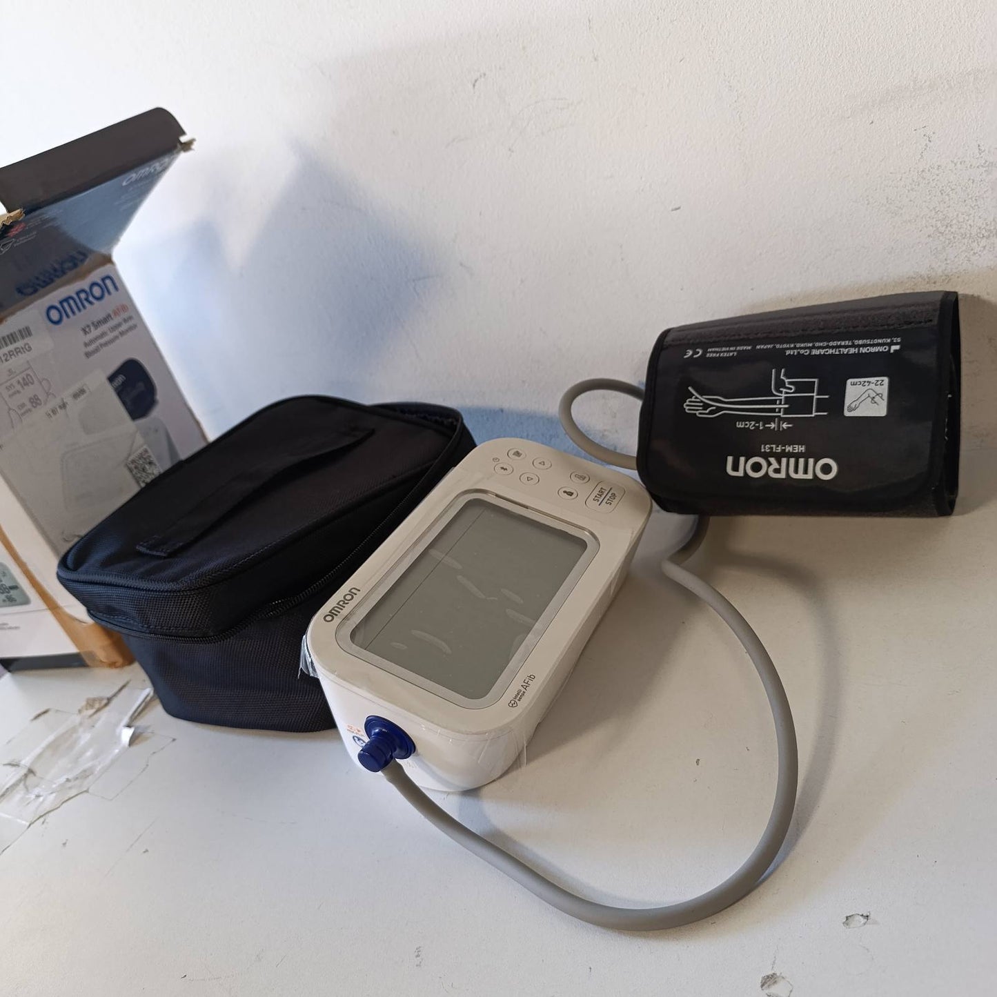 274919 - OMRON Monitor i tensionit të gjakut për krahun e sipërm X7 Smart AFib, i validuar klinikisht, 2 përdorues, Pranga Intelli Wrap 22–42 cm, aplikacion falas