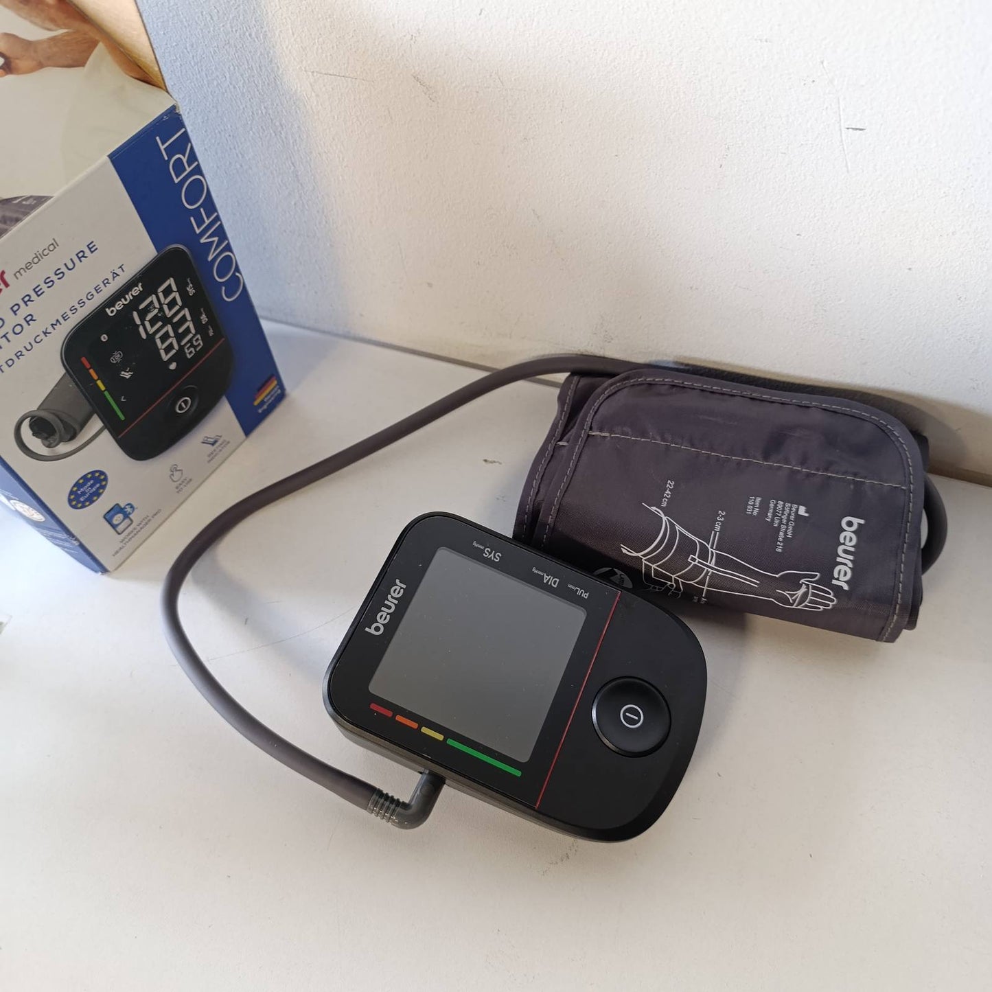 275096 - BEURER BM 48 - Monitor tensioni i gjakut për krahun e sipërm, funksionim me një buton, zbulim i aritmisë, i zi
