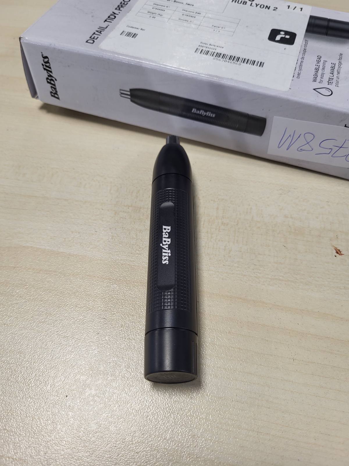 275811 - BABYLISS Makinë prerëse hundësh dhe veshësh, sistem prerjeje rrethore me 2 tehe, funksionon me bateri, çelik inox, aksesorë të lëvizshëm që pastrohen lehtë, e zezë, E650E