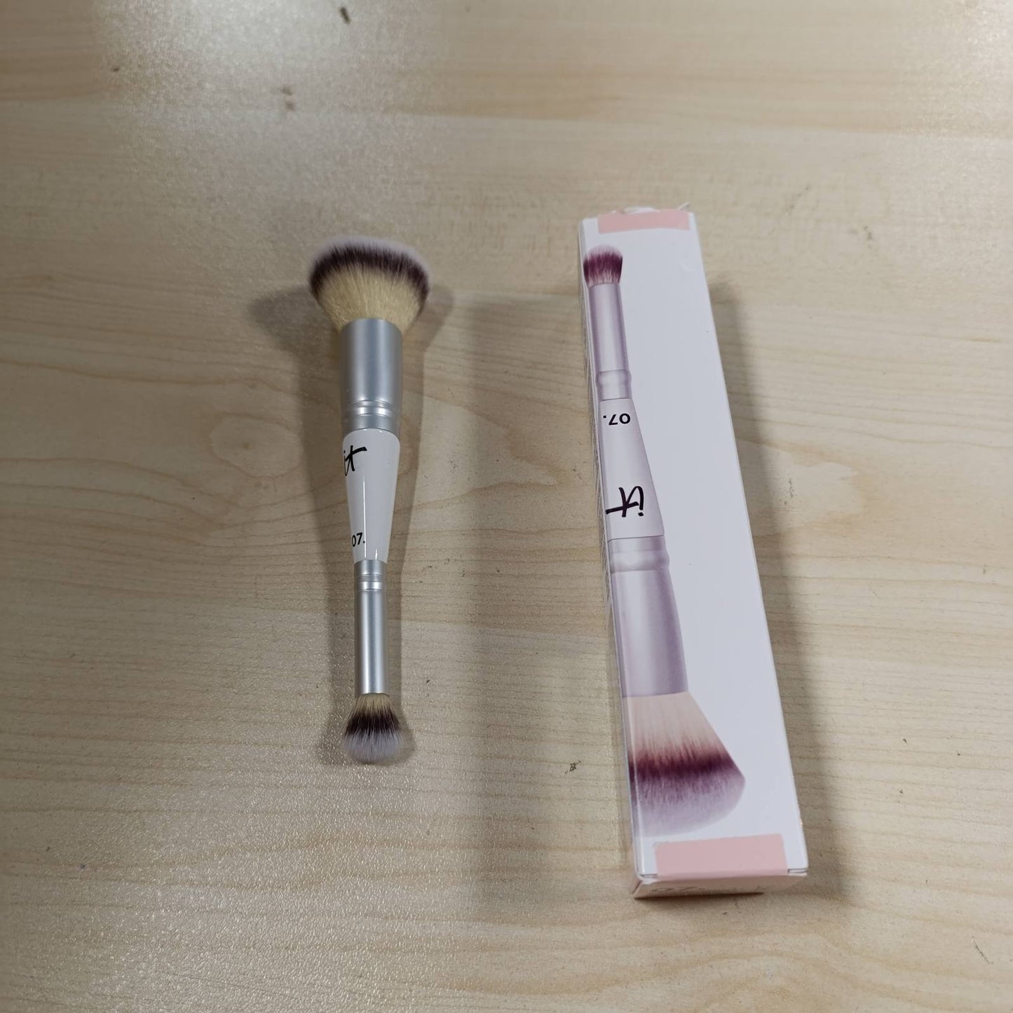 275215 - IT COSMETICS Pinceau Heavenly Luxe Complexion Perfection N7