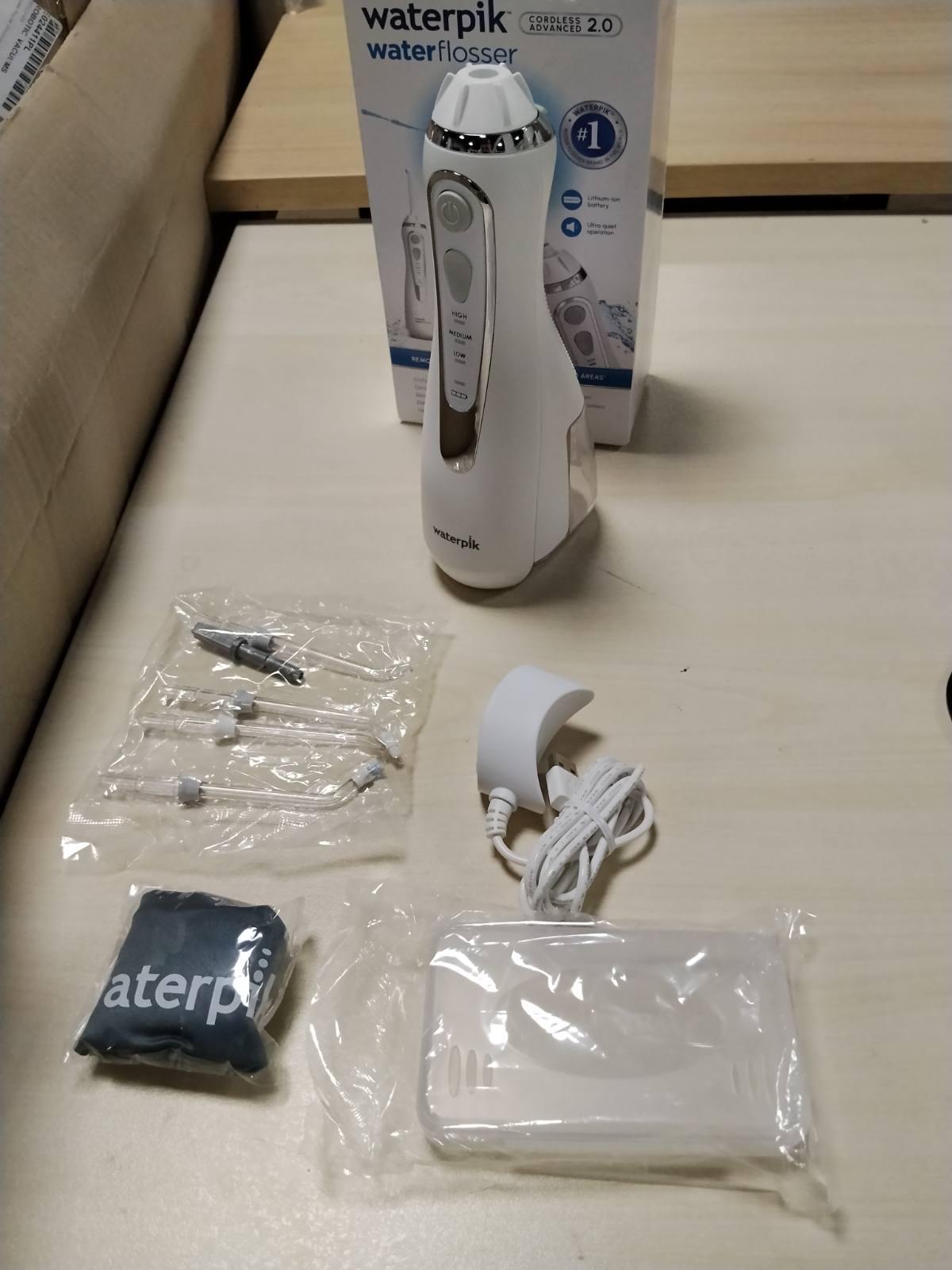 301634 - ORAL Ujitës pa Tel Waterpik Advanced, 2026, Teknologji Precize e Pulsit, 4 Gryka, 3 Mënyra, Sistem Karikimi me Induksion, i Bardhë