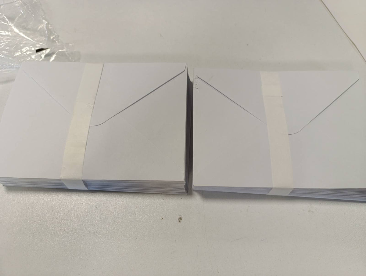 310490 - 100 copë zarfa letre kraft të bardha B6 13×18 - 120g/m² letër kraft e bardhë, me mbyllje gome