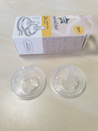 321770 - TOMMEE TIPPEE - Thitha shishesh natyrale me rrjedhje mesatare, 3+ muaj, pako me 2, si të gjirit, valvul antikolik, silikon i butë