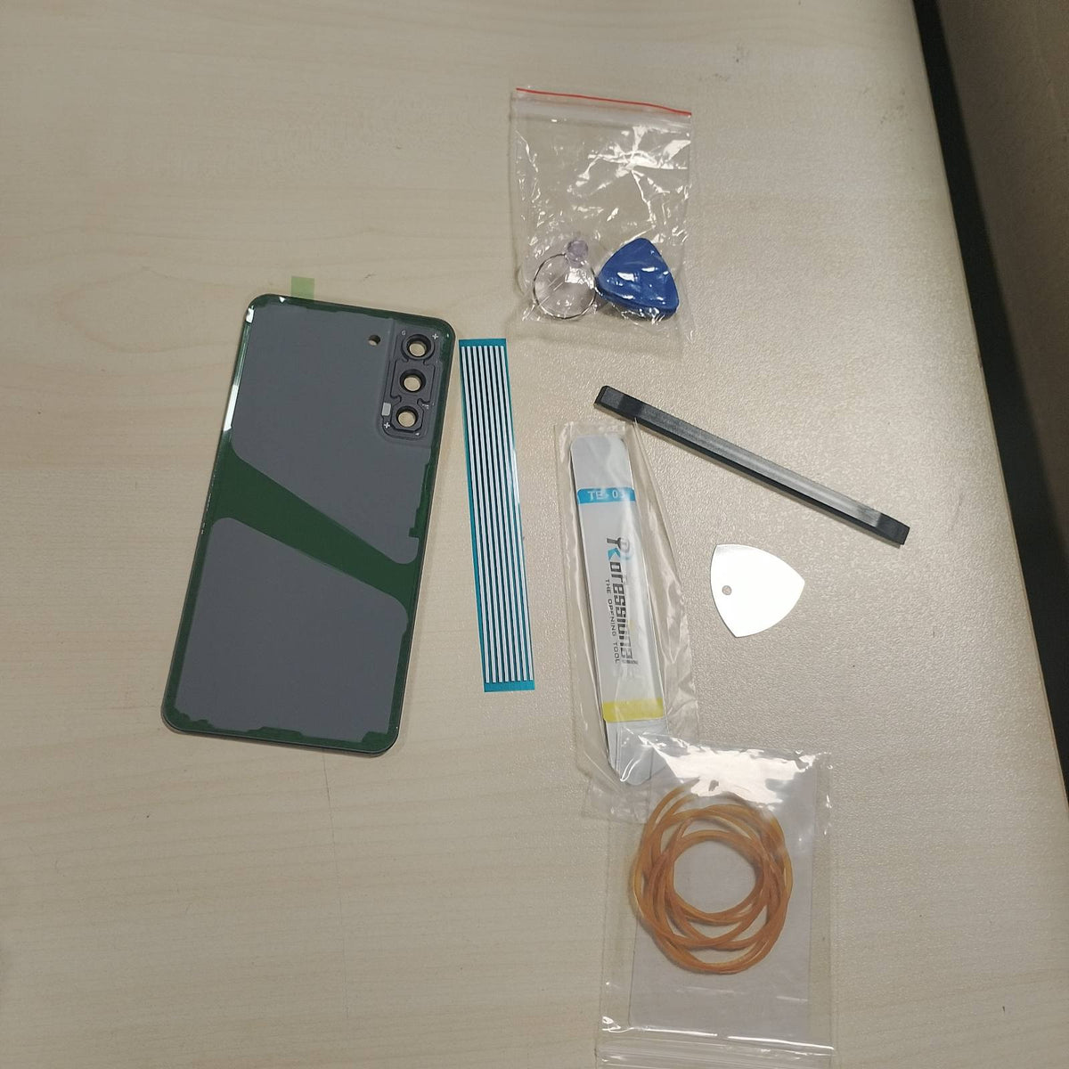 310300 - DOUBLE SURE Kit riparimi prej plastike për Samsung Galaxy S21 FE 5G SM-G990B, me lente qelqi për kamerën e pasme, ngjitës të prerë paraprakisht dhe kit mjetesh