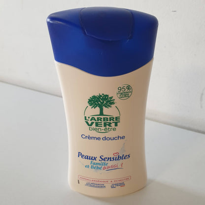302676 - L'ARBRE VERT - Krem Dushi Wellbeing për Lëkurë të Ndjeshme (250 ml) - pH Neutral dhe Hipoalergjik - 95% Përbërës me Derivim Natyral