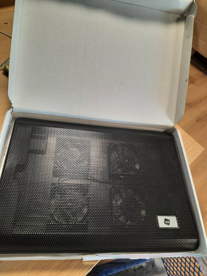 296086 - VENTILATOR PORTATIV NK PËR LAPTOPË 12-17" ME MBËSHTETËSE, 4 VENTILATORË TË HESHTUR, 2 PORTA USB, FTOHJE E SHPEJTË, DRITË LED BLU
