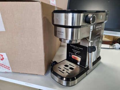 320802 - CECOTEC CAFELIZZIA 790, makinë për espresso dhe kapuçino, 1350W, portafilter me grykë të dyfishtë dhe 2 filtra, presion 20 Bar, rezervuar uji i lëvizshëm 1.2L, çelik inox