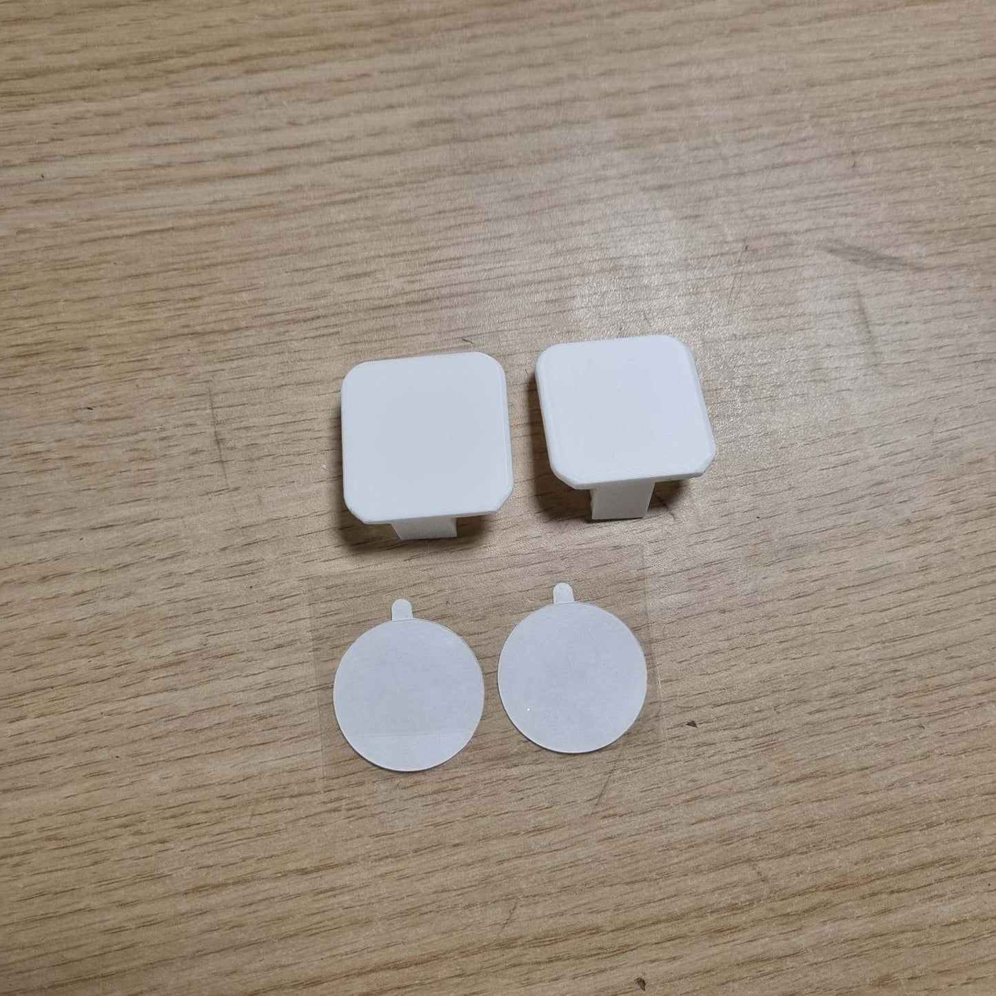 289334 - (Kontrolloni përputhshmërinë) 2 mbajtëse etiketash për pagesën e autostradës të përputhshme me TRP-4010 TRP-4030 Ulys Fulli, distinktivë Bip&Go me ngjitës për xham të përparmë.
