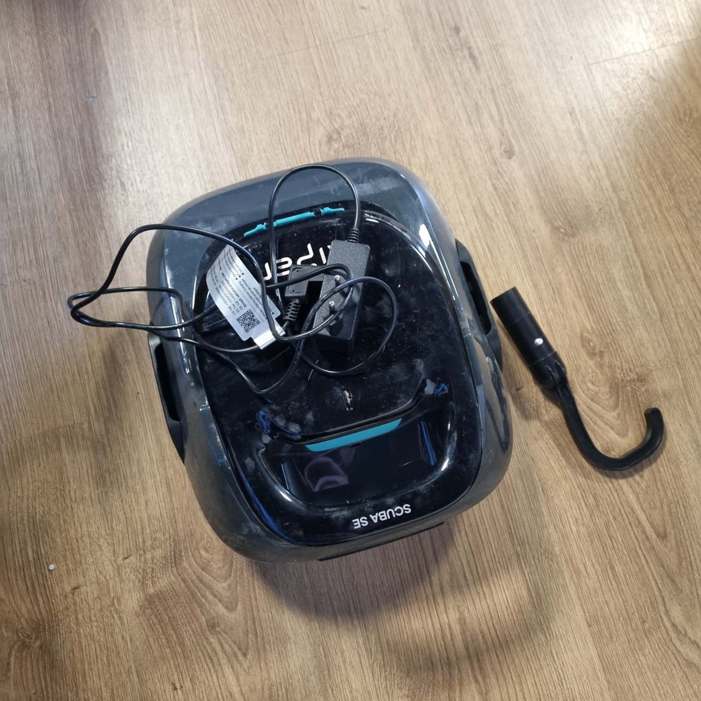 288492 - AIPER SCUBA SE - Robot pishine pa tel me bateri, pastrim automatik, kohë pastrimi 90 minuta, ideal për pishina me fund të sheshtë