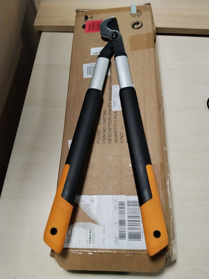 322241 - FISKARS Krasës teleskopik SmartFit me prerës anësor, Çelik preciz, Gjatësia dorezës: 66 deri në 90 cm, E zezë/Portokalli, L86, 1013564