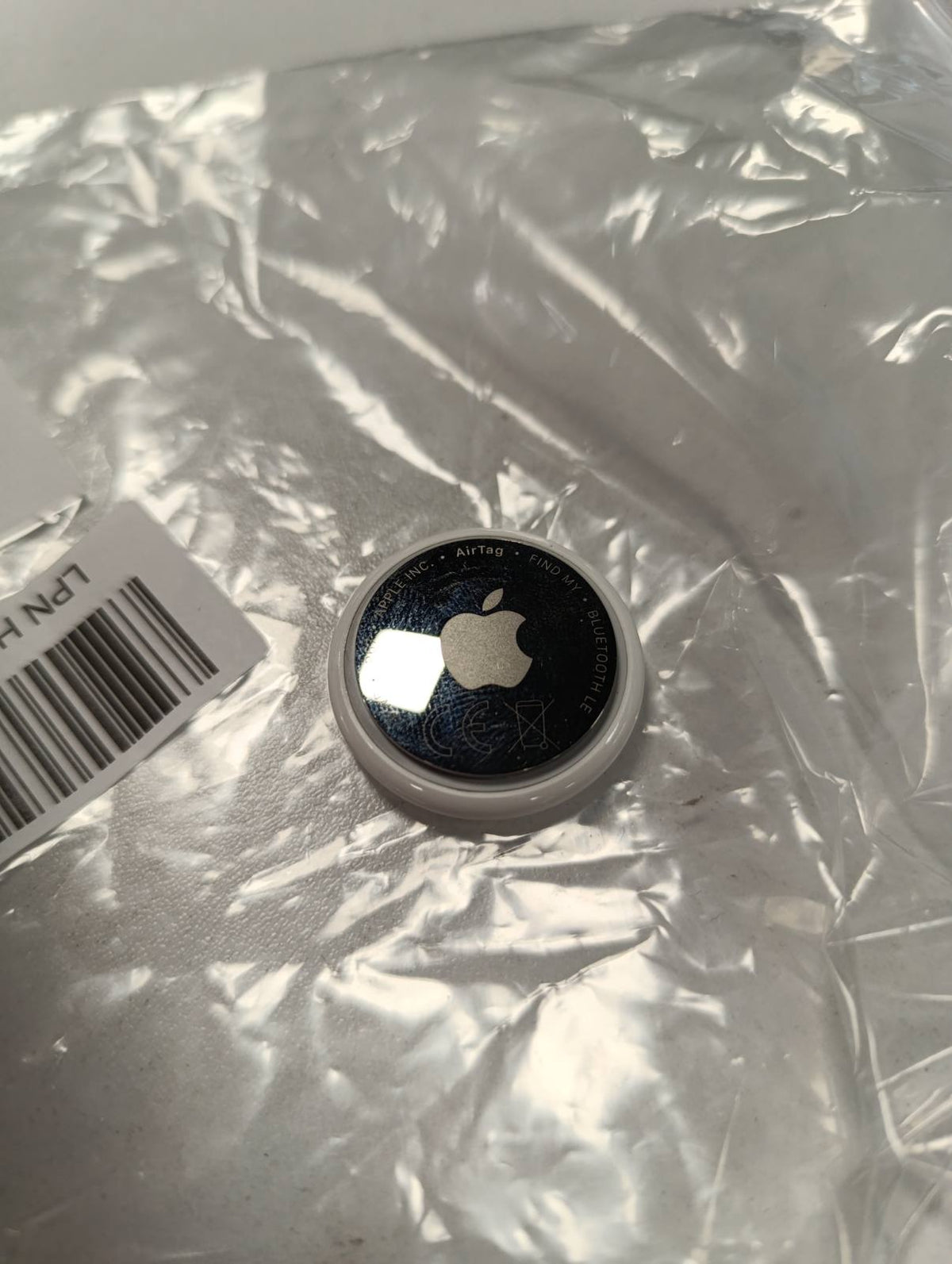 310018 - APPLE AirTag (gjenerata e 2-të): Gjurmues për varëse çelësash, portofolë; Vendndodhja me sinjal të dëgjueshëm; Konfigurim me një prekje me iPhone ose iPad