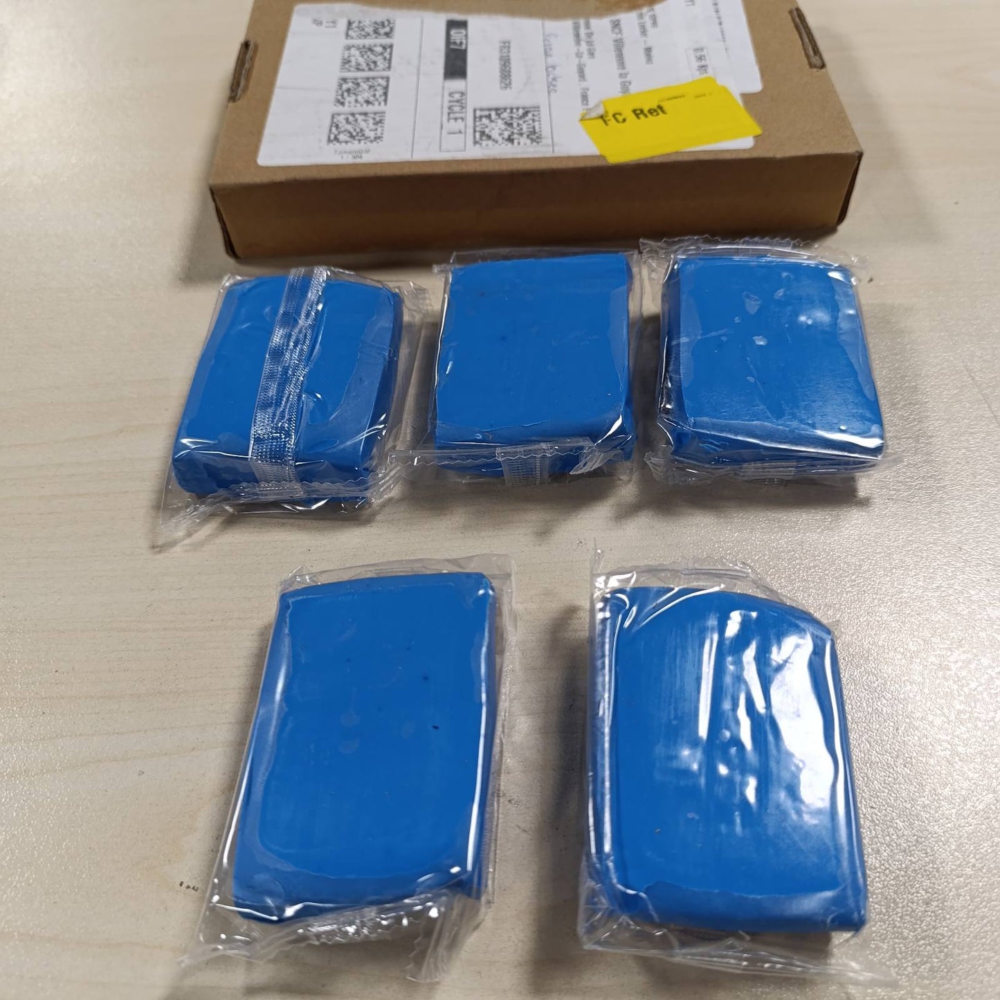 289292 - SWPEET Pako me 5 Copë, 100g, Shkopinj Balte për Pastrimin e Makinave