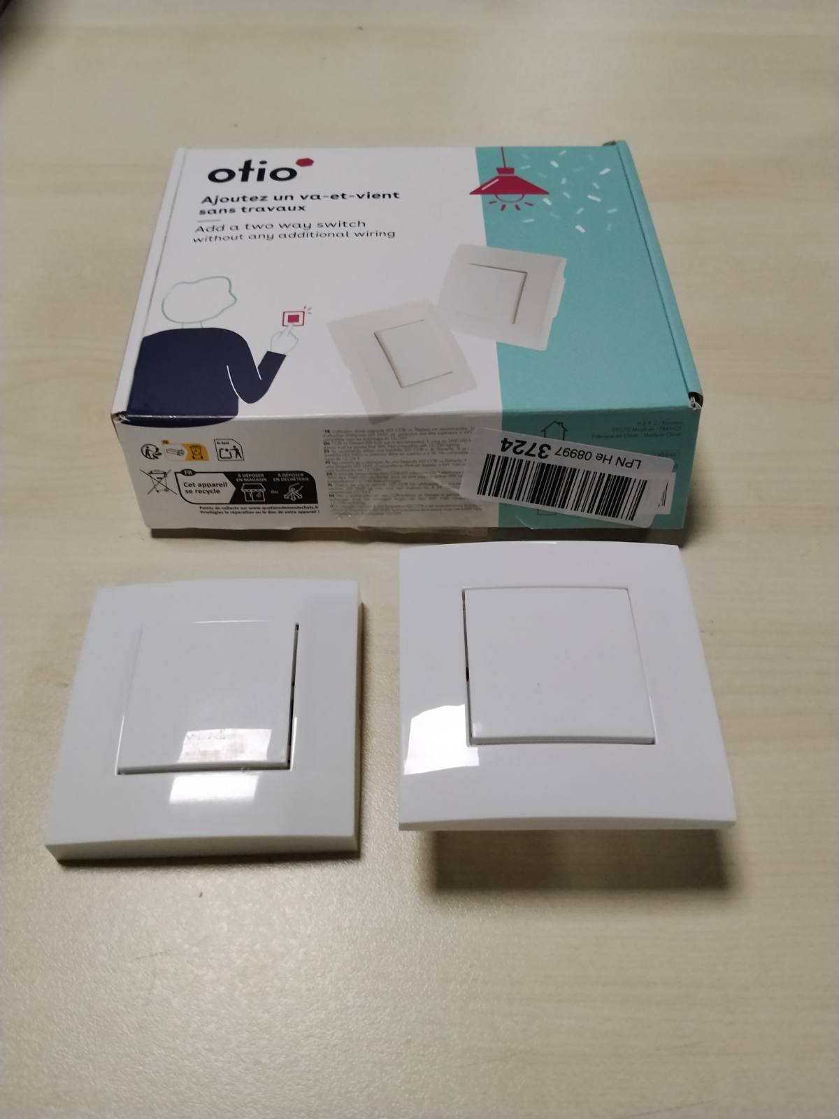 322438 - OTIO Çelës me dy drejtime pa tel, kontrollon deri në 10 pajisje, rreze veprimi 100 m, i pajtueshëm me llamba LED, halogjene dhe fluoreshente, në përputhje me CE, E bardhë