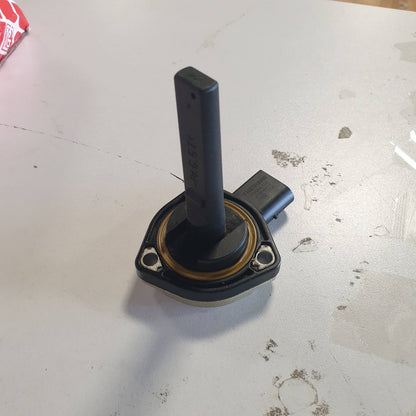 288522 - febi bilstein Sensori i nivelit të vajit 23907 me guarnicion, 1 njësi