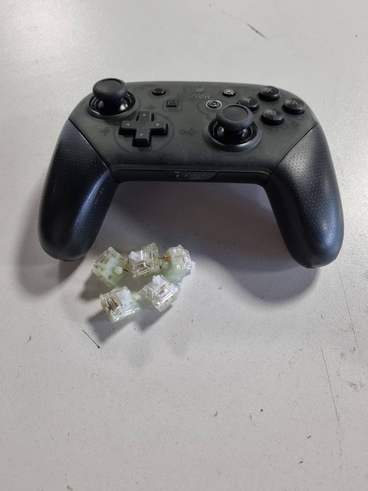 308713 - NINTENDO Kontrolluesi Switch Pro