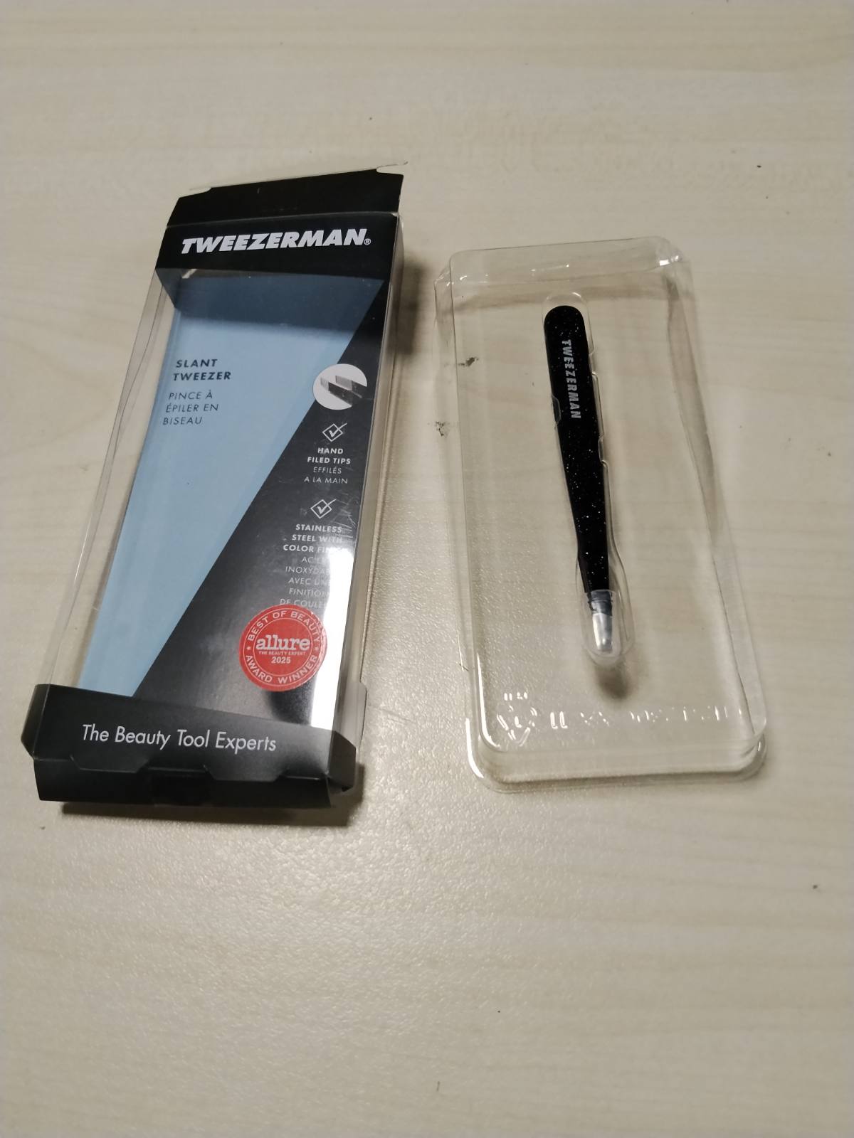 297240 - TWEEZERMAN PINCETA, Të Mprehura me Dorë, Majë të Pjerrët, Çelik Inox, Oniks i Pluhurosur