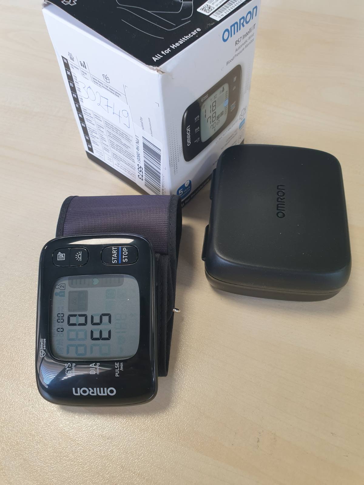 302749 - OMRON Monitor dixhital i tensionit të gjakut për kyçin e dorës RS7 Intelli IT me Bluetooth