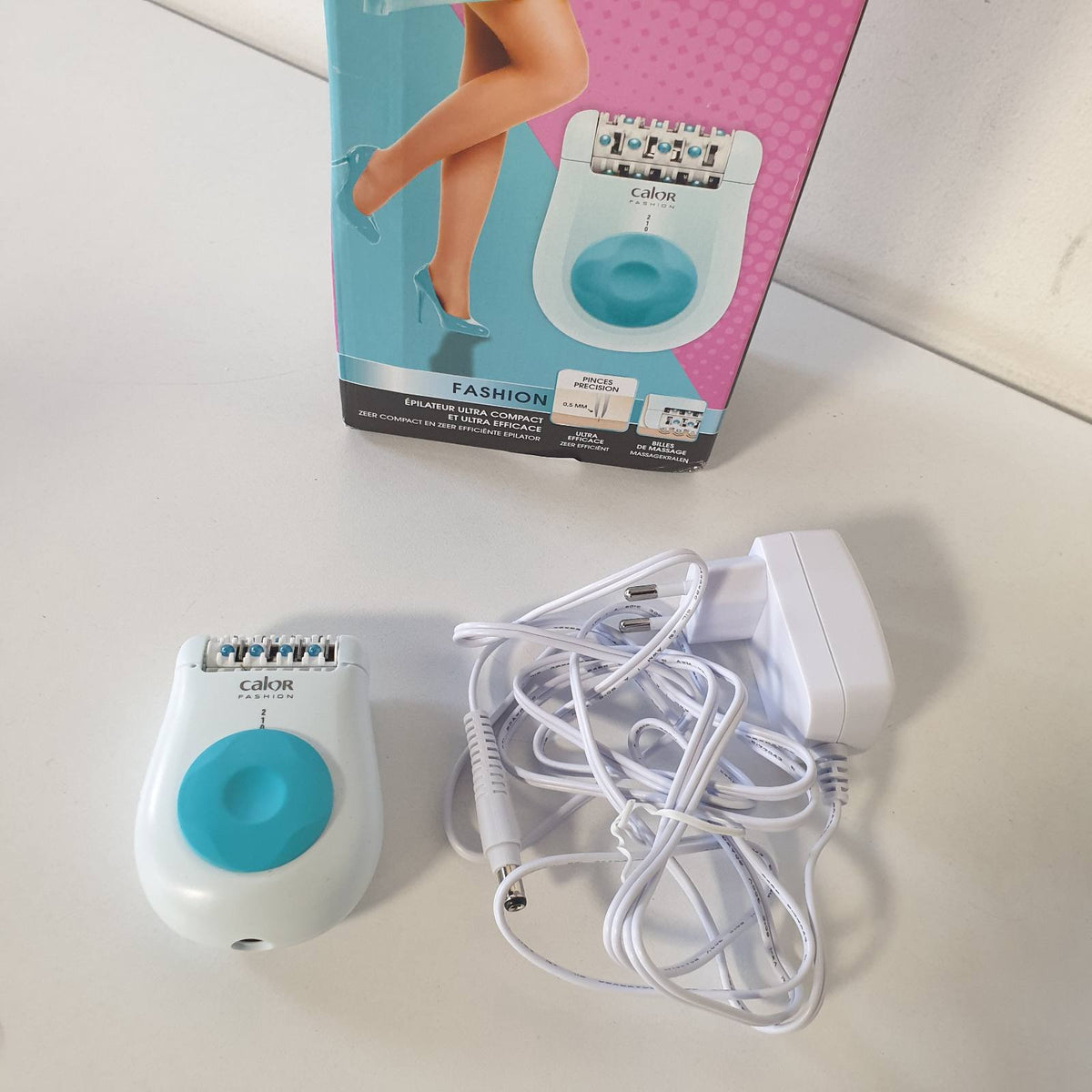 306356 - CALOR Depilator Elektrik Kompakt i Modës me 24 Piskatore Precize