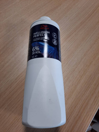 297422 - Wella Professionals Welloxon Perfect Developer 6%, 1L, Peroksid Hidrogjeni për Ngjyrosje dhe Ngjyrosje Flokësh