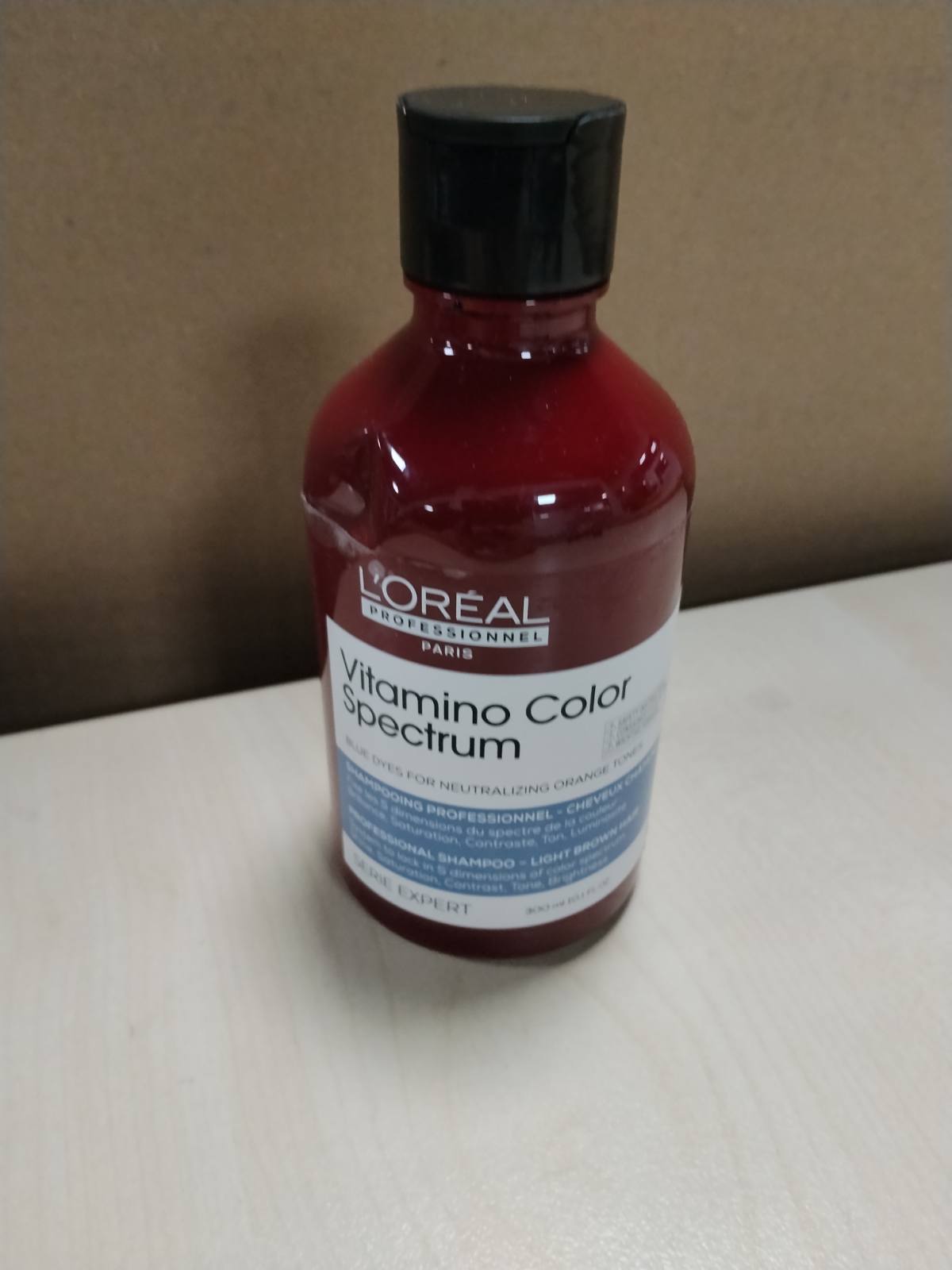 297038 - L'OREAL PROFESSIONNEL - Shampo neutralizuese blu për flokë kafe, 300 ml, Kundër toneve portokalli, Mbron ngjyrën deri në 100 ditë, Série Expert Vitamino Color Spectrum