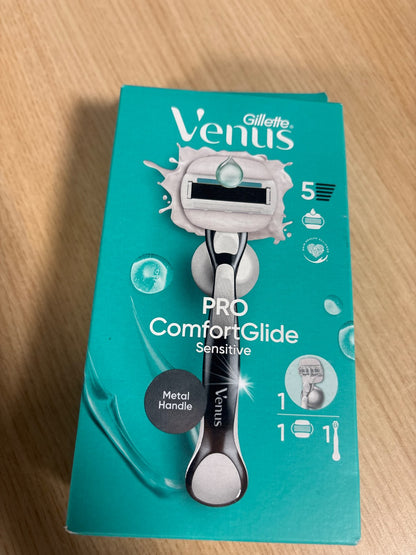 297424 - Gillette Brisk Venus Pro ComfortGlide Sensitive për Femra, Dorezë e Ripërdorshme, Fishek Mbushës me 5 Tehe dhe Shirit Lubrifikues
