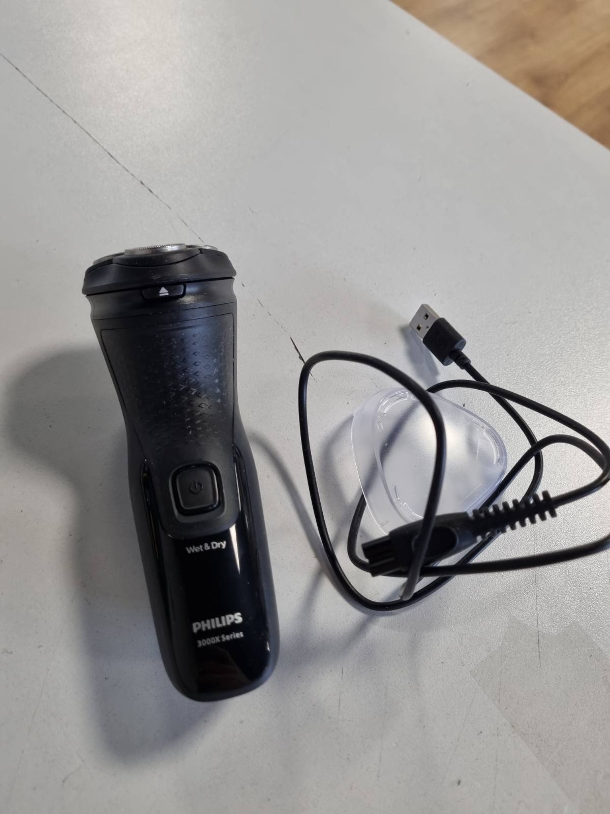 307179 - PHILIPS Seria Shaver 3000X – Makinë rroje elektrike për burra, ngjyrë e zezë, rroje e lagësht dhe e thatë, teknologji SkinProtect, prerës mjekre që hapet (Modeli X3001/00)