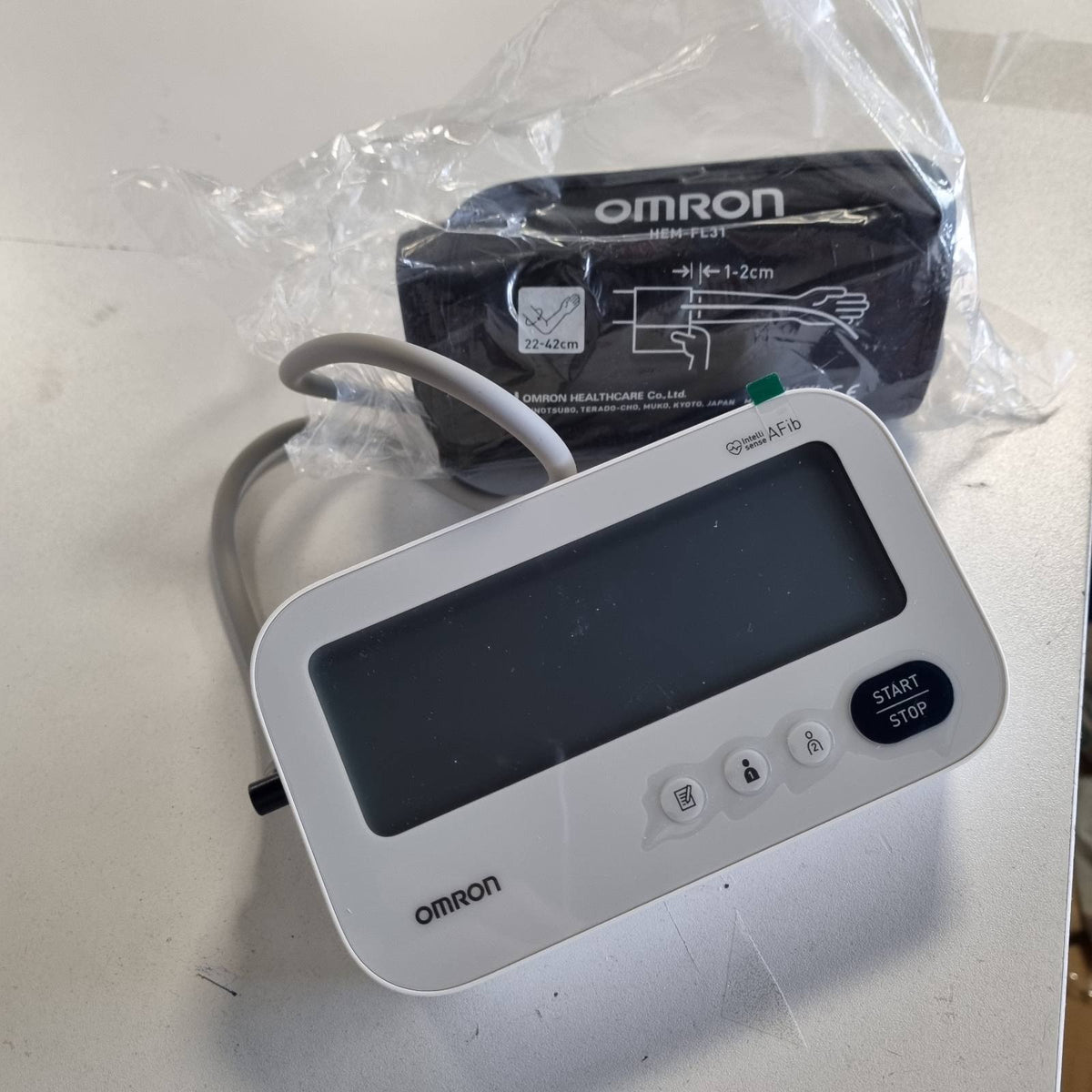 302831 - OMRON Monitorues i presionit të gjakut X3 Comfort AFib për krahun e sipërm me zbulim të AFib