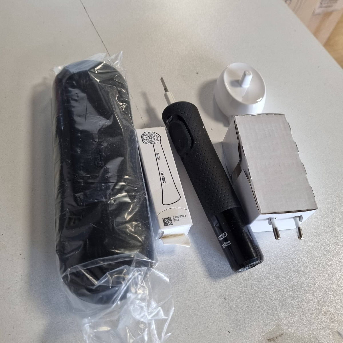 302861 - ORAL-B Furçë dhëmbësh elektrike iO Series 2, e zezë