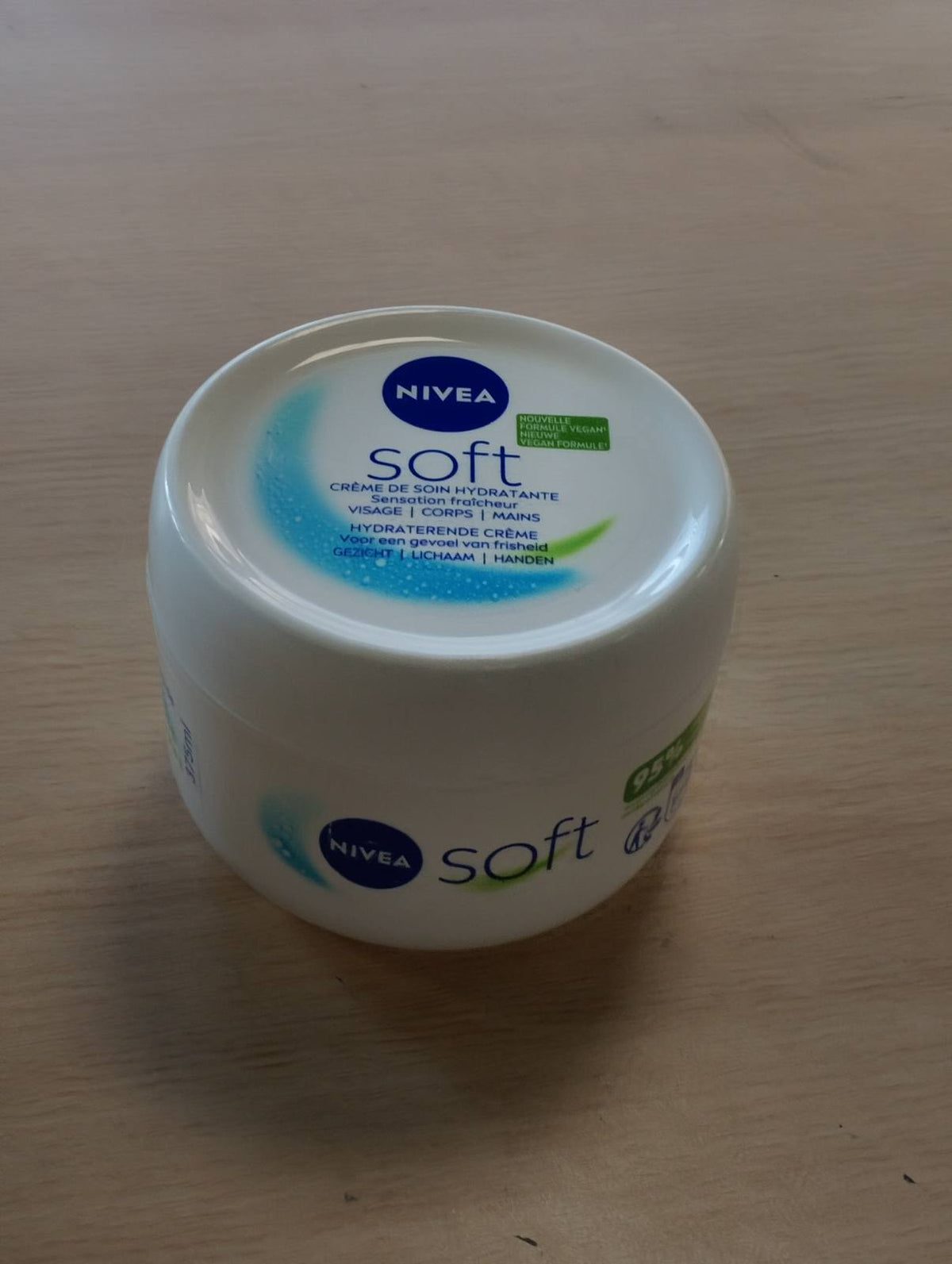 297762 - NIVEA Krem hidratues Soft, 375 ml, krem trupi intensivisht hidratues, përmban vaj jojoba dhe vitaminë E