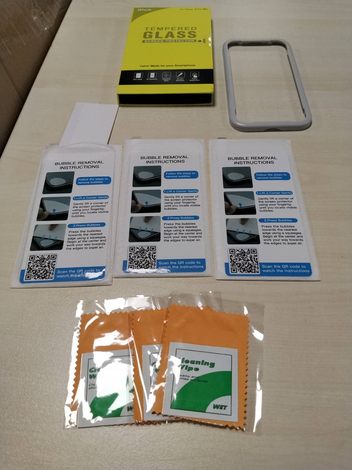 305573 - JETech - Xham i temperuar për iPhone 16 Pro Max, pako me 3 copë