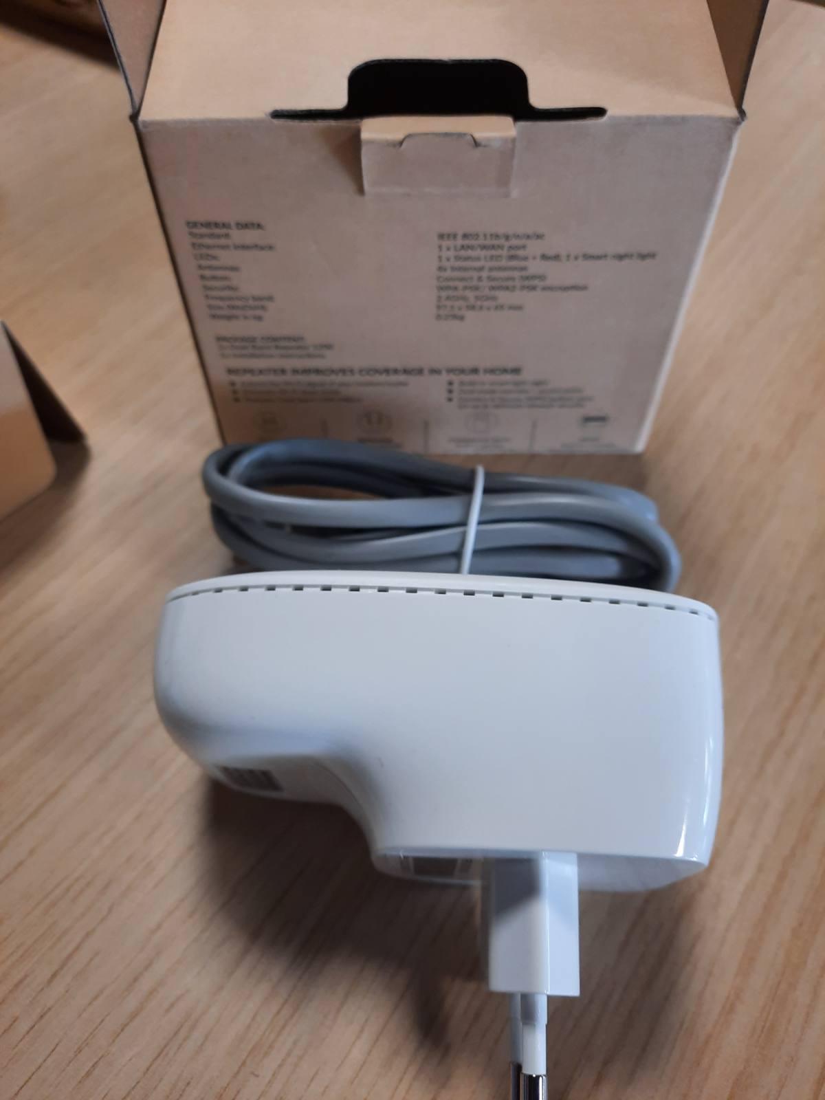 305354 - STRONG Amplifikator WiFi AC1200 për prizë elektrike, Përsëritës WiFi me dy banda, portë LAN, pikë aksesi, i pajtueshëm me të gjithë routerat