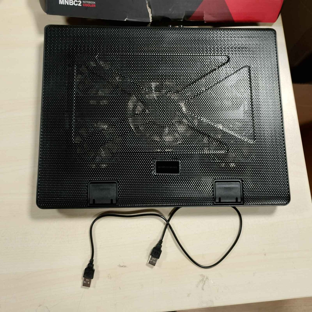 305361 - MARS GAMING MNBC2 - Bazë Ftohëse për Laptop deri në 17.35", 5 Ventilatorë Ultra të Qetë, Ndriçim LED i Kuq, 2 x USB 2.0, E Zezë dhe e Kuqe