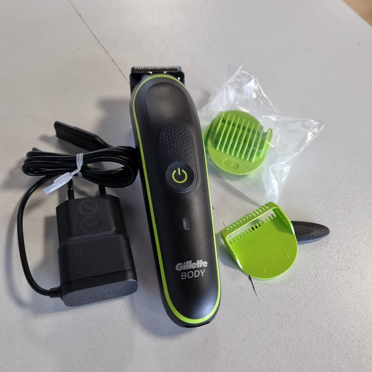 302828 - GILLETTE LABS Makinë prerëse për trupin + intim i3 për meshkuj, e zezë/e gjelbër
