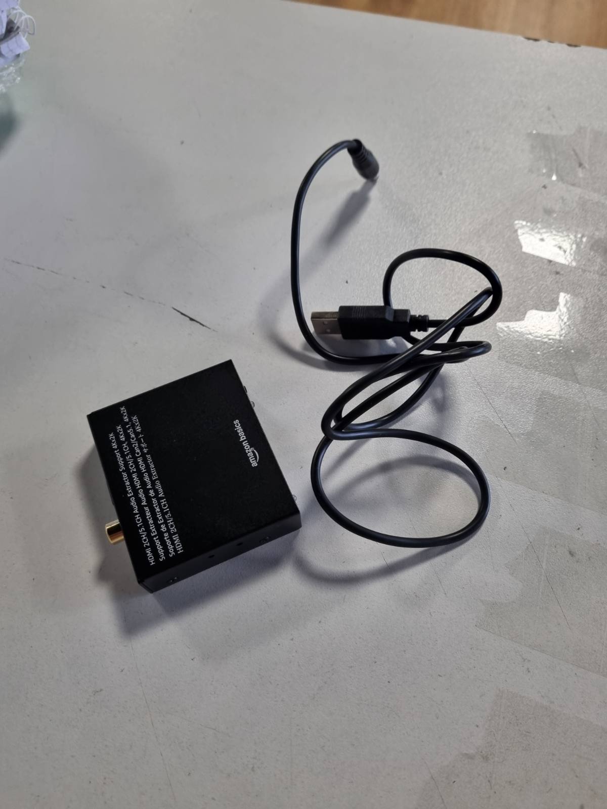 308997 - AMAZON BASICS Ekstraktor/Konvertues HDMI në HDMI dhe Audio (Stereo RCA ose S/PDIF), 4K, @30Hz, i Zi