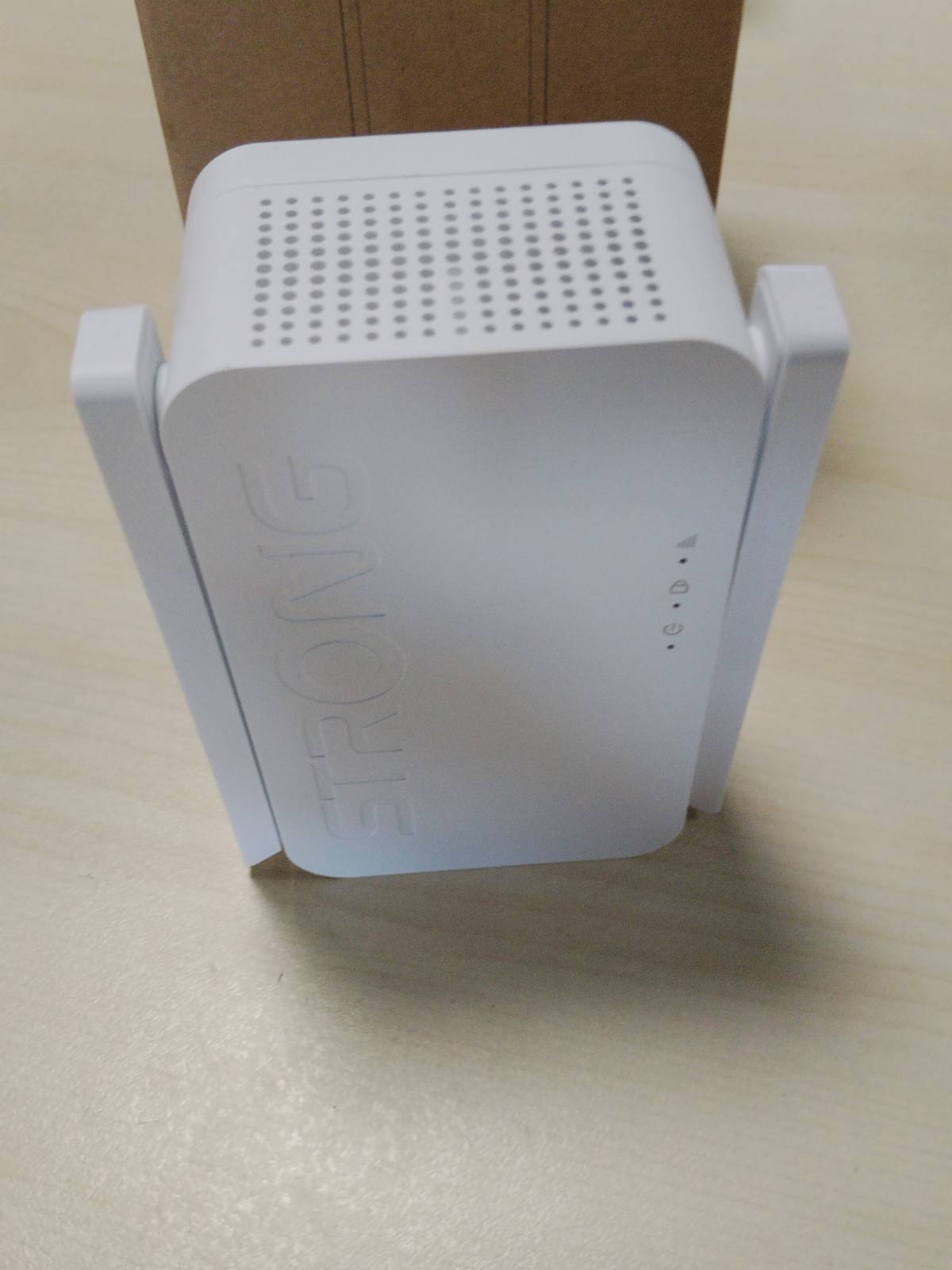 305146 - STRONG Amplifikator WLAN AX3000 Mbit/s Wi-Fi 6, përsëritës me dy banda