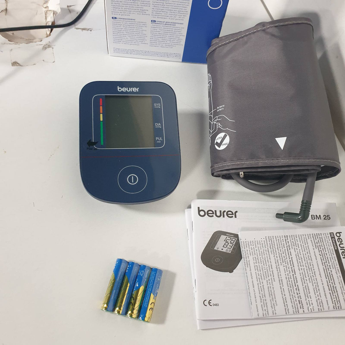 306317 - BEURER Monitor tensioni i gjakut BM 25, për krahun e sipërm, matje e saktë, me port USB-C, blu