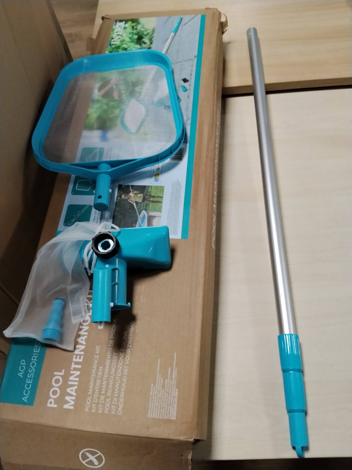 322522 - INTEX Set Pastrimi Pishine 28002, 3 pjesë, Fshesë me korrent 2.39 m, Gota thithëse të ndërrueshme, Pastrues pishine