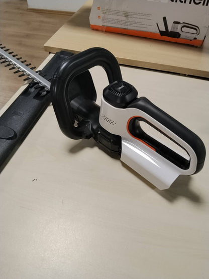 322255 - LITHELI Kositëse gardhesh pa tel, gjatësi tehu 56 cm, mbrojtëse tehu, dorezë ergonomike, bateri 2.0Ah, tehe çeliku të prera me lazer