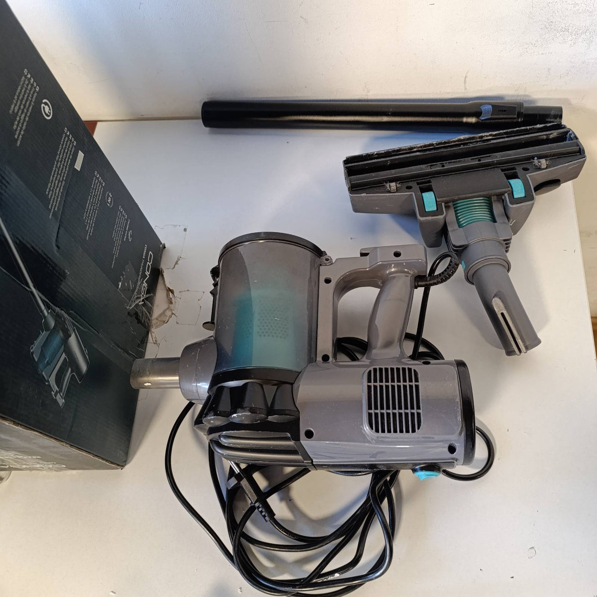 320824 - Cecotec - Fshesë me korrent vertikale Conga Thunderbrush 560, Teknologji cikloni, filtër me performancë të lartë, rreze operimi 6 metra, konsum energjie 600 W