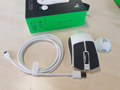 305069 - RAZER DEATHADDER V4 PRO - Maus elektronik pa tel, ergonomik, ultra i lehtë - 57g - 2.4 GHz Hyperspeed - Sensor Focus Pro 45K - 8K Hz Polling - Çelësa optikë Gen-4 - PC/Mac | E bardhë