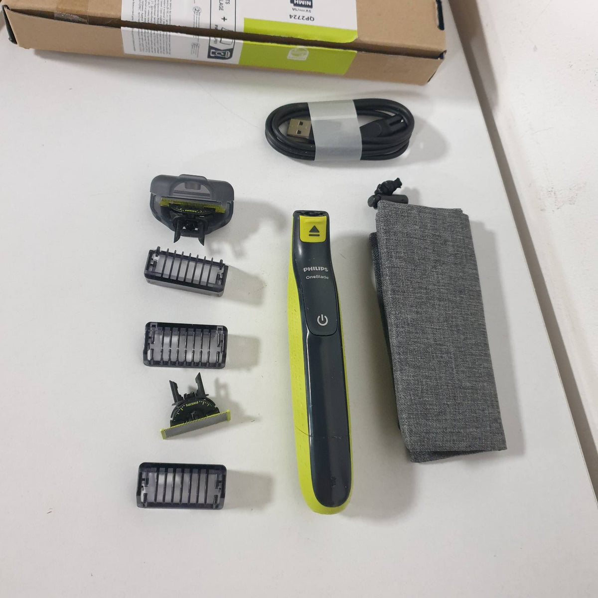 305870 - PHILIPS Makinë rroje dhe prerëse mjekre OneBlade 360, 2 tehe 360, 3 krehër për mjekër (1, 3, 5 mm), QP2724/31