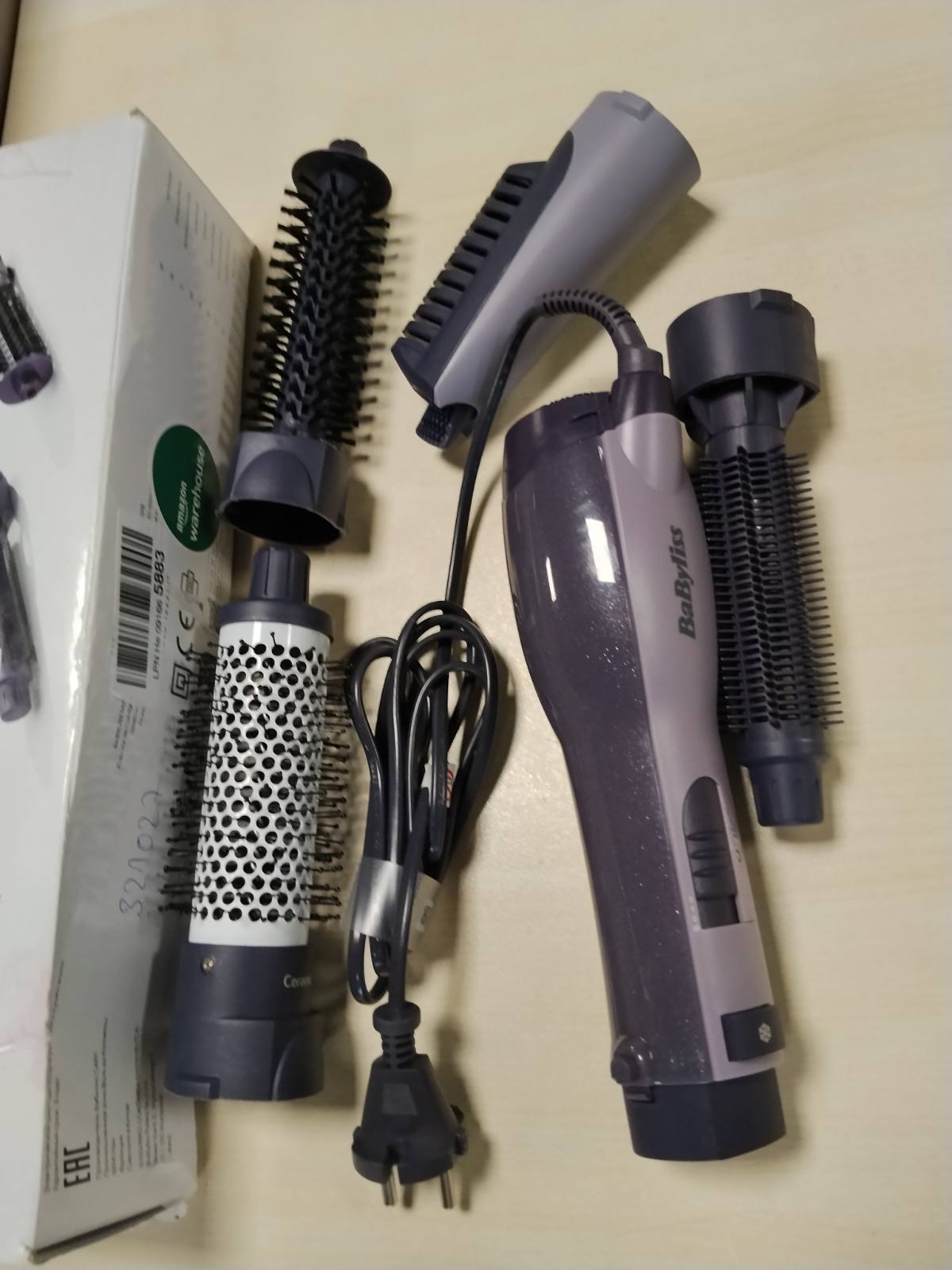 321027 - BABYLISS Smooth Finish 1200, Furçë me ajër të nxehtë 4-në-1, Teknologji Jonike dhe Qeramike, 4 aksesorë, 1200W, ngjyra e zezë, model AS121E