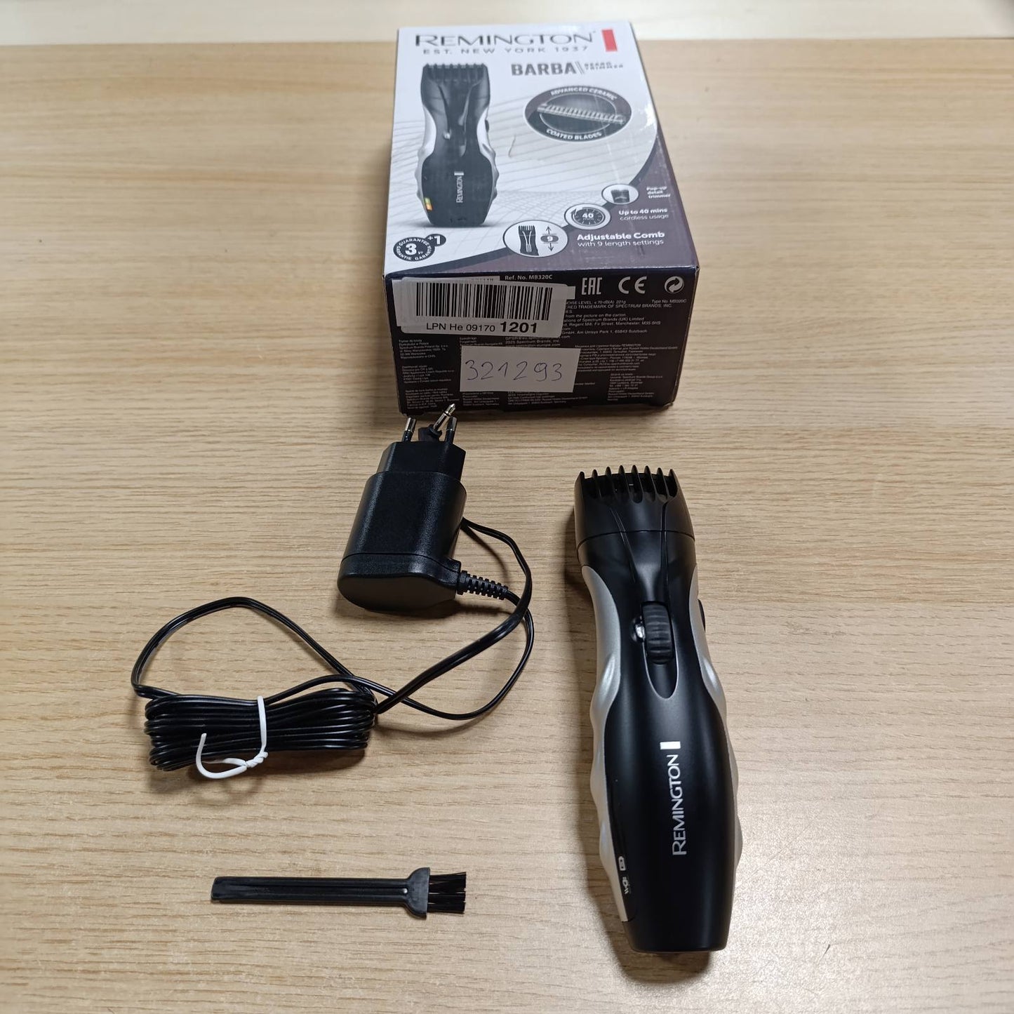 321293 - REMINGTON MB320C Prerëse për mjekër për meshkuj, teha qeramike vetëmprehëse, 0.4-18 mm, 9 cilësime gjatësie, funksionim me rrjet elektrik/bateri, tregues karikimi LED