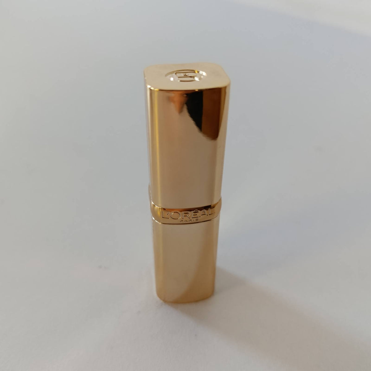302397 - L'ORÉAL PARIS Buzëkuq ushqyes Color Riche Satin Nr. 303 Rose Tendre, 4.3g